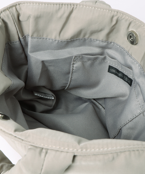 BeBe（ベベ）の「BeBe/タフタボアポケット付きバッグ（トートバッグ・キッズ・オフホワイト/パープル・ONESIZE）」の5枚目の写真