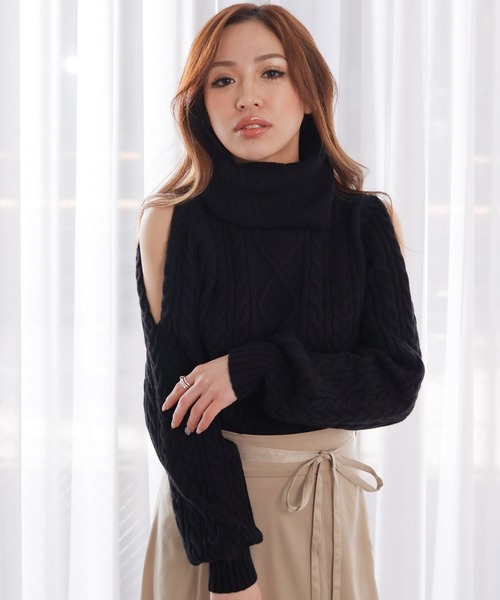 LIPSERVICE（リップサービス）の「ショルダースリットケーブルニット（ニット/セーター・レディース・アイボリー/ピンクベージュ/ブラック・FREE）」の3枚目の写真