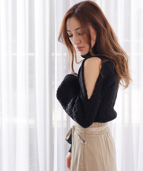 LIPSERVICE（リップサービス）の「ショルダースリットケーブルニット（ニット/セーター・レディース・アイボリー/ピンクベージュ/ブラック・FREE）」の8枚目の写真