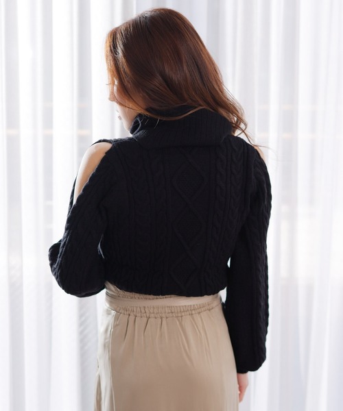 LIPSERVICE（リップサービス）の「ショルダースリットケーブルニット（ニット/セーター・レディース・アイボリー/ピンクベージュ/ブラック・FREE）」の15枚目の写真