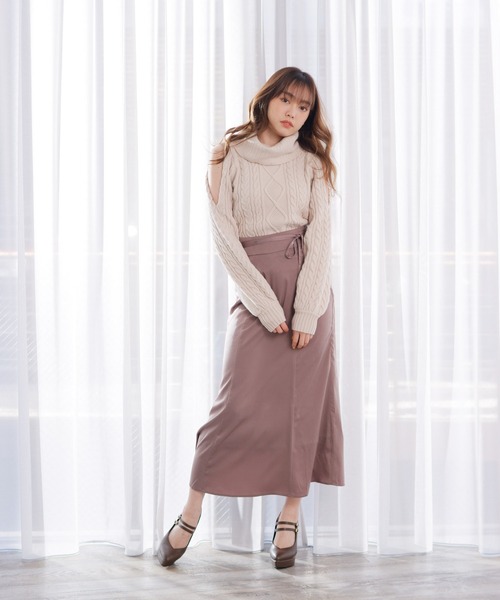 LIPSERVICE（リップサービス）の「ショルダースリットケーブルニット（ニット/セーター・レディース・アイボリー/ピンクベージュ/ブラック・FREE）」の11枚目の写真