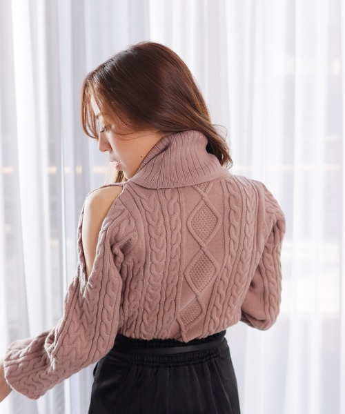 LIPSERVICE（リップサービス）の「ショルダースリットケーブルニット（ニット/セーター・レディース・アイボリー/ピンクベージュ/ブラック・FREE）」の16枚目の写真