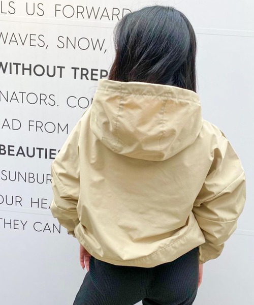 ROXY(ロキシー)の「SUMMIT/ロキシー ナイロンジャケット アノラック プルオーバー ビッグロゴ(ナイロンジャケット・レディース・ブルー/ピンク/ベージュ・MEDIUM/LARGE/SMALL)」の7枚目の写真