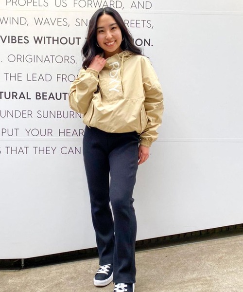 ROXY(ロキシー)の「SUMMIT/ロキシー ナイロンジャケット アノラック プルオーバー ビッグロゴ(ナイロンジャケット・レディース・ブルー/ピンク/ベージュ・MEDIUM/LARGE/SMALL)」の8枚目の写真