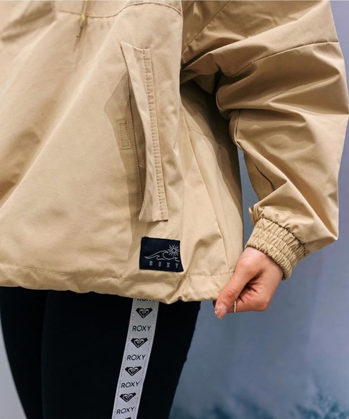ROXY(ロキシー)の「SUMMIT/ロキシー ナイロンジャケット アノラック プルオーバー ビッグロゴ(ナイロンジャケット・レディース・ブルー/ピンク/ベージュ・MEDIUM/LARGE/SMALL)」の10枚目の写真