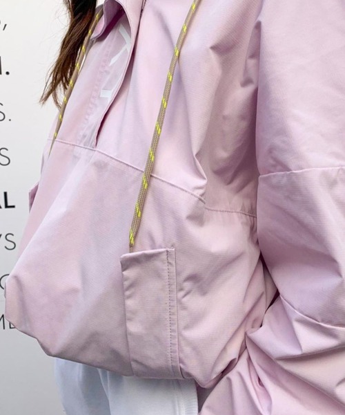 ROXY(ロキシー)の「SUMMIT/ロキシー ナイロンジャケット アノラック プルオーバー ビッグロゴ(ナイロンジャケット・レディース・ブルー/ピンク/ベージュ・MEDIUM/LARGE/SMALL)」の16枚目の写真