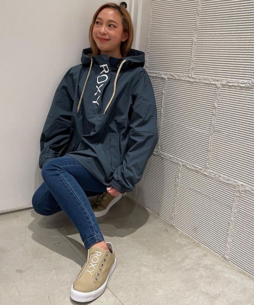 ROXY(ロキシー)の「SUMMIT/ロキシー ナイロンジャケット アノラック プルオーバー ビッグロゴ(ナイロンジャケット・レディース・ブルー/ピンク/ベージュ・MEDIUM/LARGE/SMALL)」の22枚目の写真