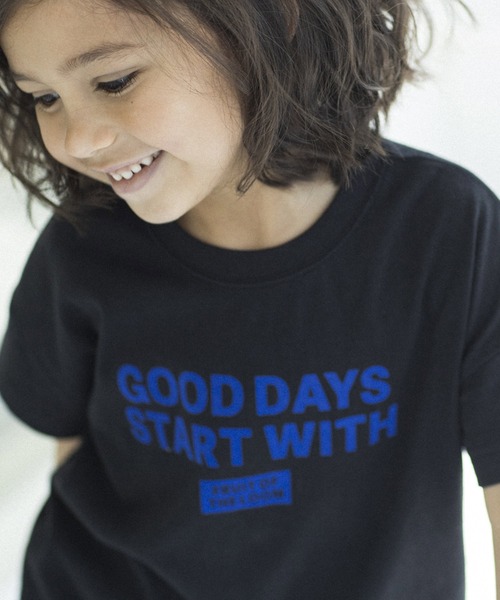 FRUIT OF THE LOOM（フルーツオブザルーム）の「フロックロゴ Pt ドロップショルダー Tee / Tシャツ / 半袖 / 前面 / プリント / カジュアル / ユニセックス / キッズ（Tシャツ/カットソー・キッズ・ホワイト/ブラック/グレー・90-100cm/130-140cm/110-120cm）」の5枚目の写真