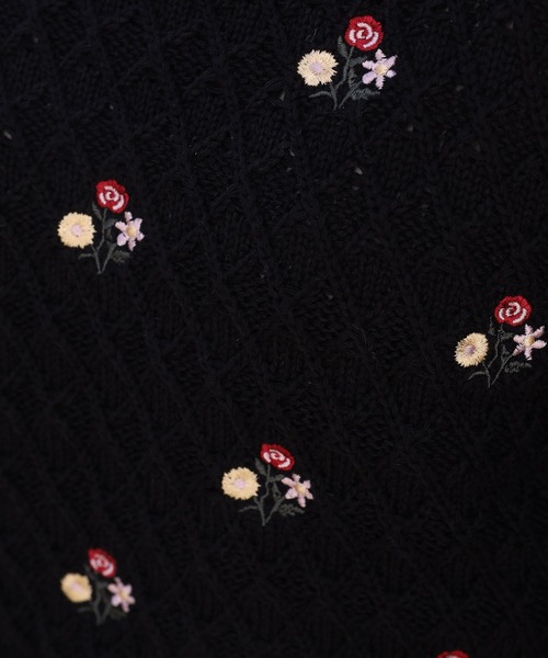 one after another NICE CLAUP（ワンアフターアナザーナイスクラップ）の「花刺繍ニット（ニット/セーター・レディース・ブラック/オフホワイト/ライトグリーン・FREE）」の11枚目の写真