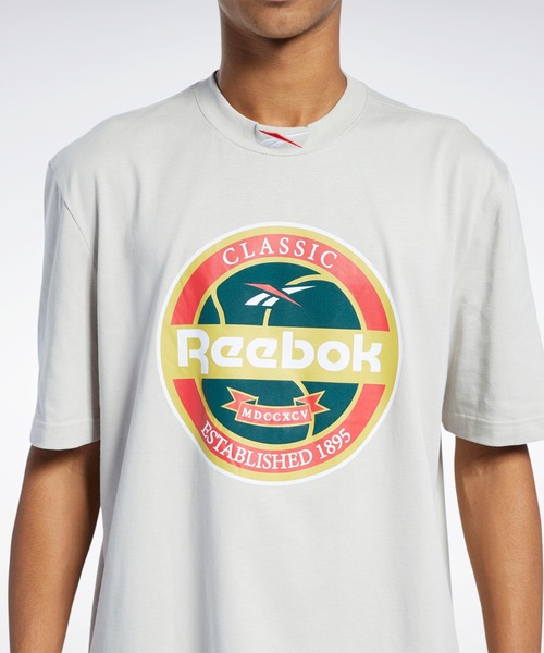 Reebok(リーボック)の「クラシックス グラフィック Tシャツ / Classics Graphic T-Shirt(Tシャツ/カットソー・メンズ・サンドベージュ/グリーン・SMALL/MEDIUM/LARGE/X-LARGE/XX-LARGE/X-SMALL/XXX-LARGE)」の4枚目の写真