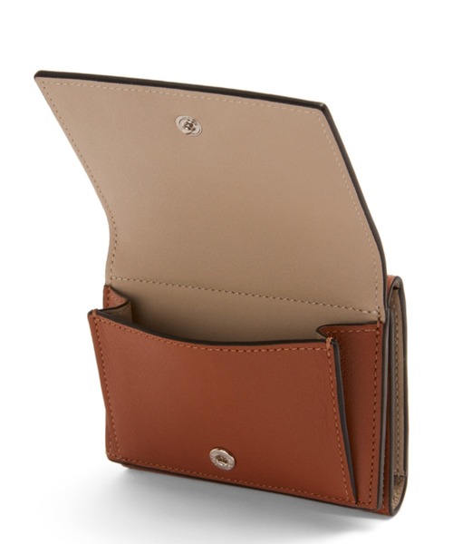 LOEWE（ロエベ）の「シェル トライフォールド 6カード