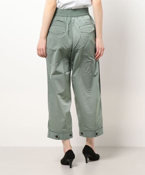 SIPULI(シプリ)の「Crushed Nylon Shell パラシュートパンツ(その他パンツ・レディース・ベージュ/ライトグリーン・2/3)」の12枚目の写真