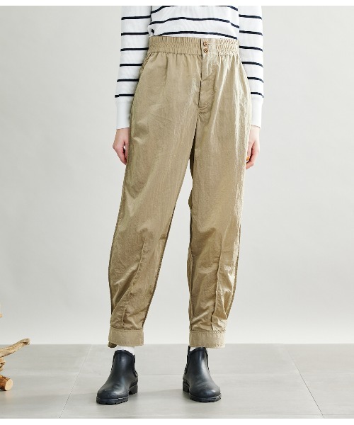 SIPULI(シプリ)の「Crushed Nylon Shell パラシュートパンツ(その他パンツ・レディース・ベージュ/ライトグリーン・2/3)」の1枚目の写真