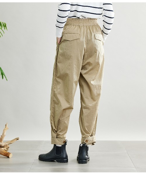 SIPULI(シプリ)の「Crushed Nylon Shell パラシュートパンツ(その他パンツ・レディース・ベージュ/ライトグリーン・2/3)」の10枚目の写真