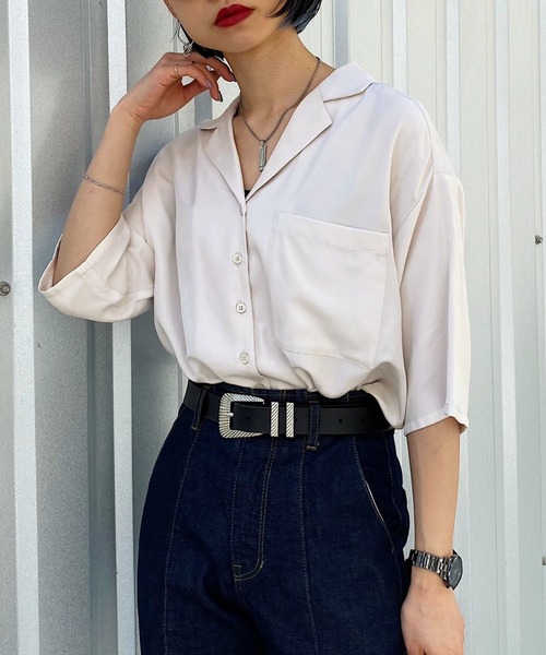 PAGEBOY(ページボーイ)の「シルキールーズセットアップシャツ(シャツ/ブラウス・レディース・ブラック/オリーブ/ブルー系その他/グレイッシュベージュ・FREE)」の2枚目の写真