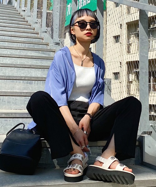 PAGEBOY(ページボーイ)の「シルキールーズセットアップシャツ(シャツ/ブラウス・レディース・ブラック/オリーブ/ブルー系その他/グレイッシュベージュ・FREE)」の5枚目の写真