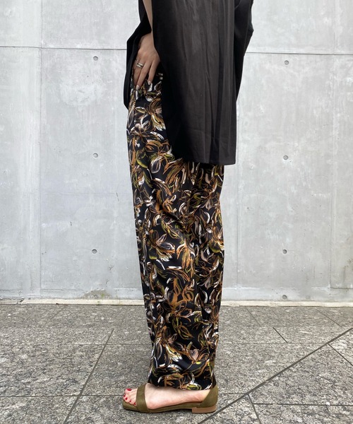 DouDou（ドゥドゥ）の「【WEB限定】フラワープリントパンツ（その他パンツ・レディース・ブラック/オレンジ・FREE）」の10枚目の写真