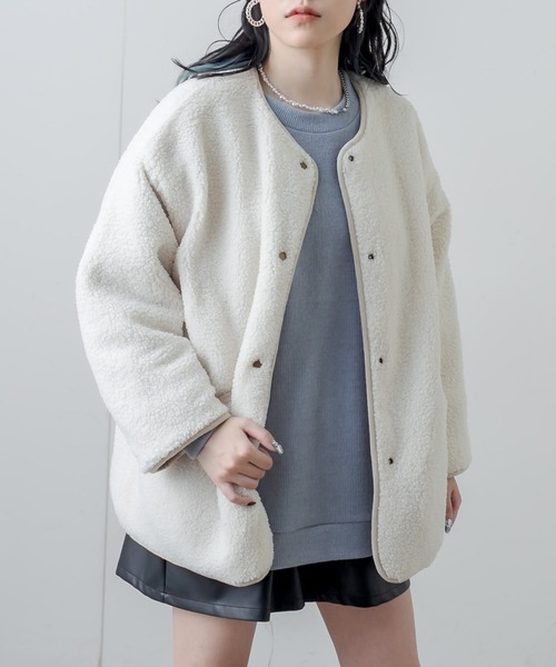 RASVOA(ラスボア)の「【WEB限定】ダイヤキルト×ボアリバーシブルコート(ノーカラーコート・レディース・カーキ/アイボリー/ブラック・FREE)」の1枚目の写真