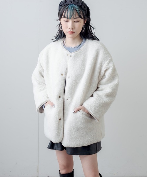 RASVOA(ラスボア)の「【WEB限定】ダイヤキルト×ボアリバーシブルコート(ノーカラーコート・レディース・カーキ/アイボリー/ブラック・FREE)」の4枚目の写真