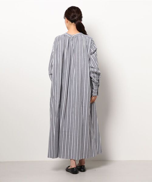 NICOLE CLUB(ニコル クラブ)の「【NICOLE CLUB】ストライプワンピース(ワンピース・レディース・ネイビー系/ベージュ系・MEDIUM)」の3枚目の写真