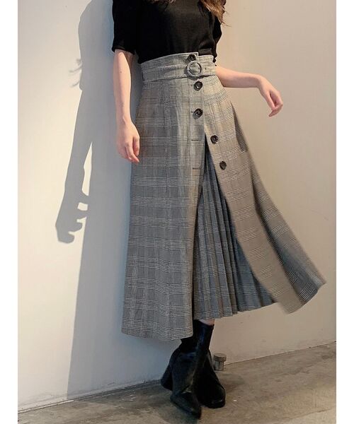 dazzlin（ダズリン）の「ボタンプリーツフレアスカート（スカート・レディース・ベージュ/その他1・SMALL/MEDIUM）」の2枚目の写真