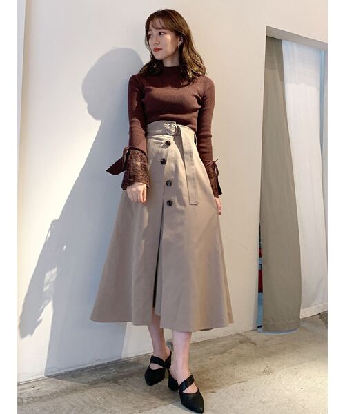 dazzlin（ダズリン）の「ボタンプリーツフレアスカート（スカート・レディース・ベージュ/その他1・SMALL/MEDIUM）」の4枚目の写真