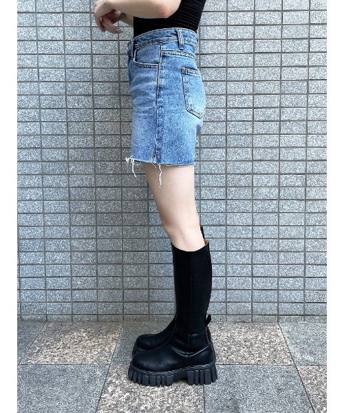 ENVYM（アンビー）の「カットオフデニムＳＰＴ（デニムパンツ・レディース・ブルー・S/M）」の6枚目の写真