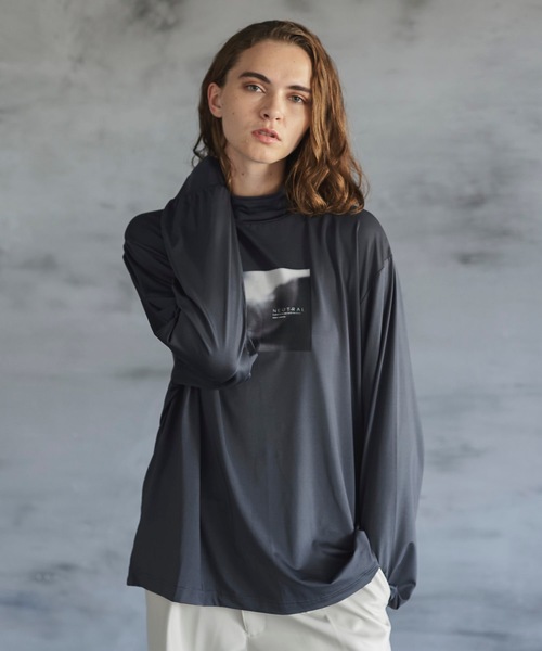 shiki tokyo（シキトウキョウ）の「OVERSIZED HIGH DRAPE MOCKNECK PRINT LONG TEE / オーバーサイズハイドレープモックネックプリントロンT（Tシャツ/カットソー・メンズ・アイボリー/ダークグレー・SMALL/MEDIUM/LARGE）」の12枚目の写真