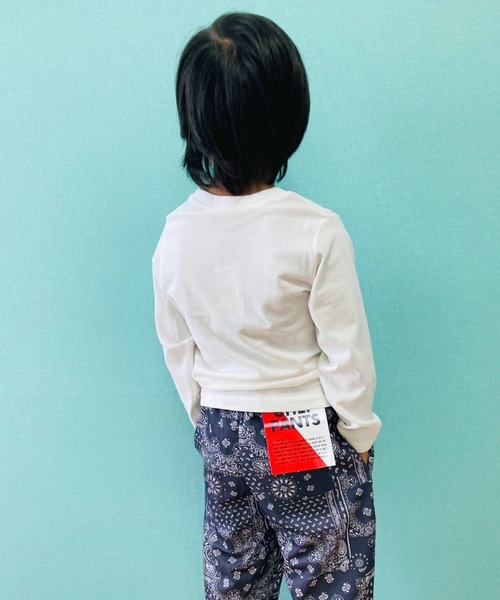 THE CASUAL(カジュアル)の「柄込 プリント コットン 天竺 クルーネック ロンT キッズ(Tシャツ/カットソー・キッズ・チャコール/ベージュ系その他/モカ/ベージュ/ブラック/オフホワイト/ブラック系その他/ホワイト系その他/ブラック系その他2/杢グレー・120cm/150cm/100cm/160cm/130cm/140cm/110cm)」の14枚目の写真