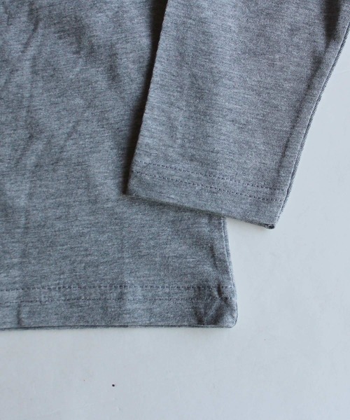 THE CASUAL(カジュアル)の「柄込 プリント コットン 天竺 クルーネック ロンT キッズ(Tシャツ/カットソー・キッズ・チャコール/ベージュ系その他/モカ/ベージュ/ブラック/オフホワイト/ブラック系その他/ホワイト系その他/ブラック系その他2/杢グレー・120cm/150cm/100cm/160cm/130cm/140cm/110cm)」の17枚目の写真