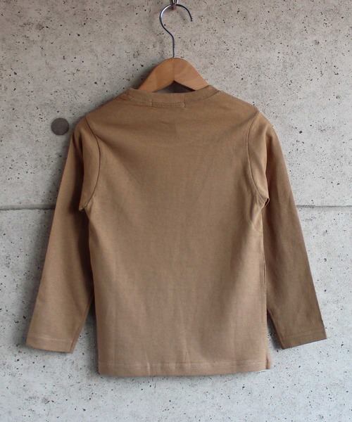 THE CASUAL(カジュアル)の「柄込 プリント コットン 天竺 クルーネック ロンT キッズ(Tシャツ/カットソー・キッズ・チャコール/ベージュ系その他/モカ/ベージュ/ブラック/オフホワイト/ブラック系その他/ホワイト系その他/ブラック系その他2/杢グレー・120cm/150cm/100cm/160cm/130cm/140cm/110cm)」の19枚目の写真