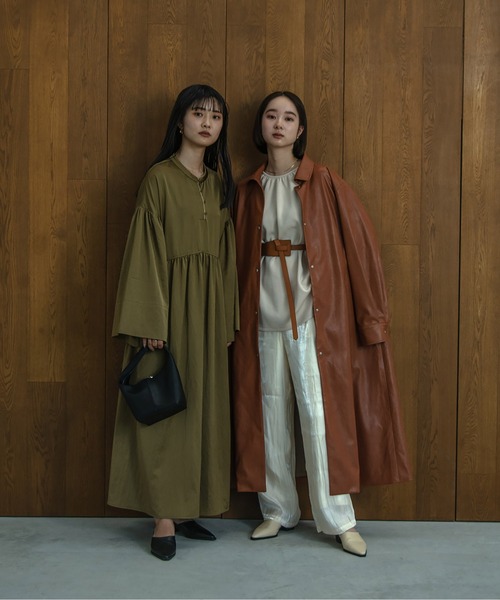 I_am（アイアム）の「soutien collar soft leather coat（ステンカラーコート・レディース・カーキ/キャメル・FREE）」の10枚目の写真