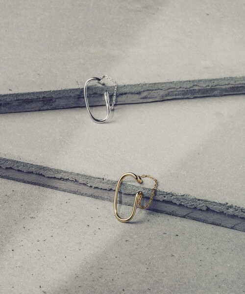 and cloud(アンドクラウド)の「Layered Cuff Curb Chain(イヤーカフ・レディース・シルバー/イエローゴールド・FREE)」の2枚目の写真