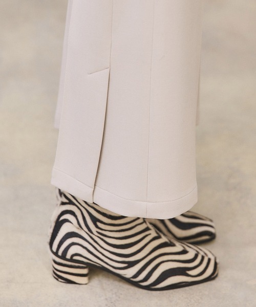 PUBLIC TOKYO（パブリックトウキョウ）の「バックスリットセミフレアパンツ /ウォッシャブル（スラックス・レディース・アイボリー/ブラック/ブルー・1/2）」の13枚目の写真