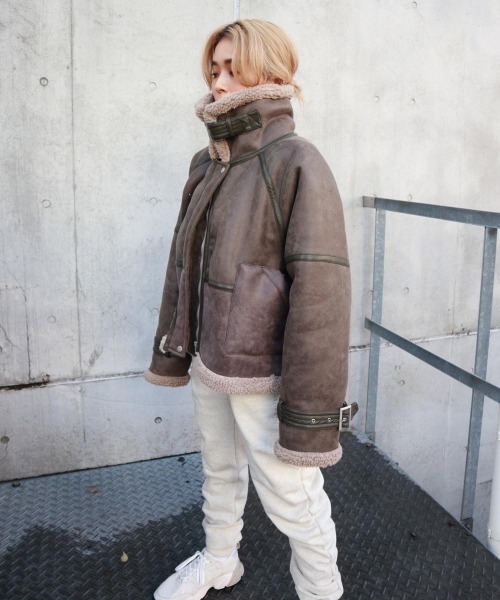 FIG&VIPER（フィグアンドバイパー）の「Fムートンショートコート（その他アウター・レディース・ブラック/グレー・FREE）」の5枚目の写真