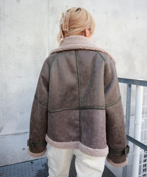 FIG&VIPER（フィグアンドバイパー）の「Fムートンショートコート（その他アウター・レディース・ブラック/グレー・FREE）」の6枚目の写真