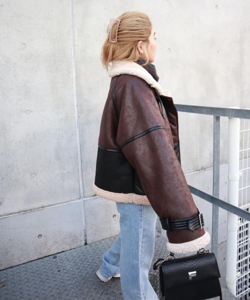 FIG&VIPER（フィグアンドバイパー）の「Fムートンショートコート（その他アウター・レディース・ブラック/グレー・FREE）」の9枚目の写真