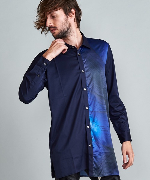 NO ID.（ノーアイディ）の「【NO ID.】Letter Print Asymmetry Long Shirt / レター プリント アシンメトリー ロング シャツ（シャツ/ブラウス・メンズ・ホワイト/ブラック/ネイビー・ONE SIZE）」の3枚目の写真