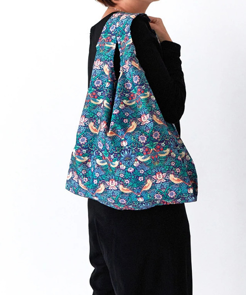 KIND BAG（カインドバッグ）の「〈KIND BAG/カインドバッグ〉プラスチック再生エコバッグ ウィリアム・モリスコレクション（エコバッグ/サブバッグ・レディース・ライトブルー/ネイビー/ブルー/グリーン/ブルー系その他・ONE SIZE）」の15枚目の写真