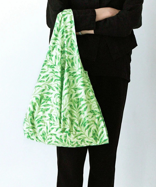 KIND BAG（カインドバッグ）の「〈KIND BAG/カインドバッグ〉プラスチック再生エコバッグ ウィリアム・モリスコレクション（エコバッグ/サブバッグ・レディース・ライトブルー/ネイビー/ブルー/グリーン/ブルー系その他・ONE SIZE）」の10枚目の写真