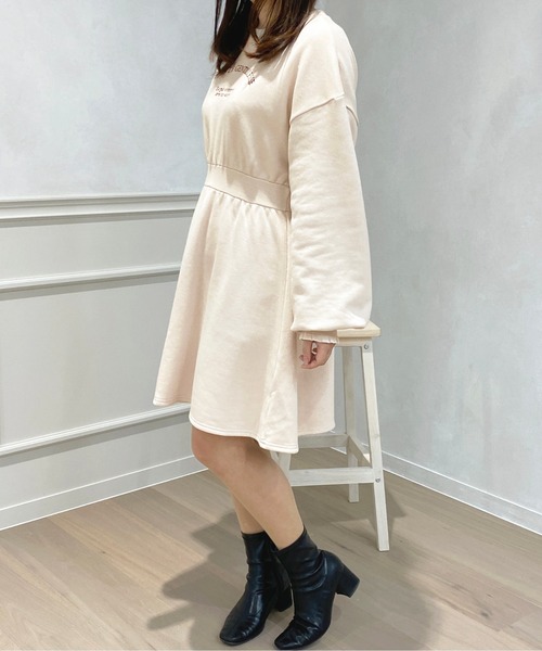 apres jour(アプレジュール)の「ロゴ刺繍スウェットワンピース【ZOZOTOWN限定アイテム】(ワンピース・レディース・ナチュラル/アイボリー/オフホワイト/ライトピンク・フリー/X-LARGE)」の21枚目の写真