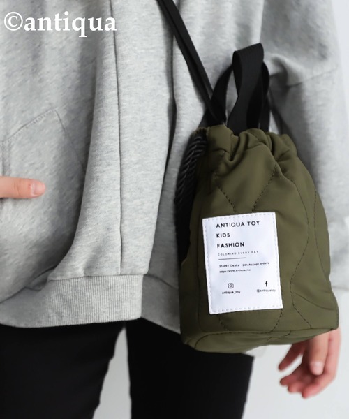 antiqua（アンティカ）の「2wayキルティング巾着バッグ（ショルダーバッグ・キッズ・カーキ/ブラック・FREE）」の5枚目の写真