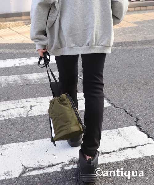 antiqua（アンティカ）の「2wayキルティング巾着バッグ（ショルダーバッグ・キッズ・カーキ/ブラック・FREE）」の7枚目の写真