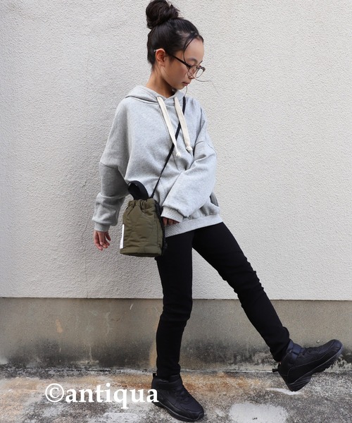 antiqua（アンティカ）の「2wayキルティング巾着バッグ（ショルダーバッグ・キッズ・カーキ/ブラック・FREE）」の9枚目の写真