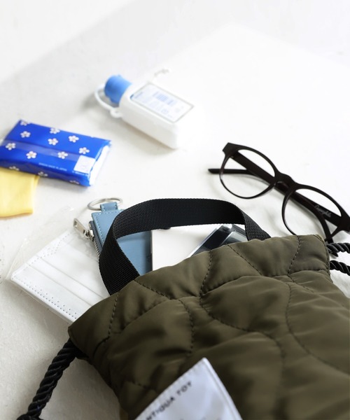 antiqua（アンティカ）の「2wayキルティング巾着バッグ（ショルダーバッグ・キッズ・カーキ/ブラック・FREE）」の21枚目の写真