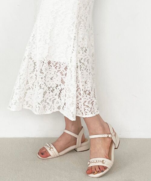 MAJESTIC LEGON（マジェスティックレゴン）の「ローヒールパールサンダル（サンダル・レディース・グレイッシュベージュ/ブラック/アイボリー・SMALL/MEDIUM/X-LARGE/LARGE）」の2枚目の写真