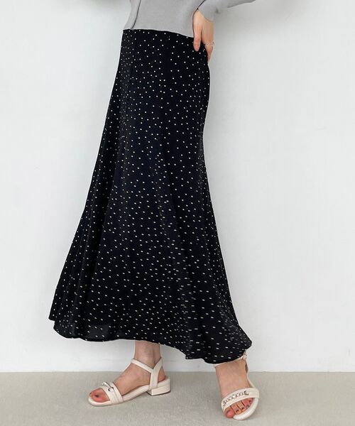 MAJESTIC LEGON（マジェスティックレゴン）の「ローヒールパールサンダル（サンダル・レディース・グレイッシュベージュ/ブラック/アイボリー・SMALL/MEDIUM/X-LARGE/LARGE）」の7枚目の写真