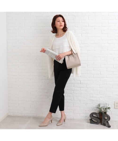 SHOO・LA・RUE（シューラルー）の「◆【SS－3L/美脚シルエット/3Dスキャン/オールシーズン可】 オンにもオフにも○ サテン スティックパンツ（その他パンツ・レディース・ライトベージュ/ライトグリーン/イエロー/ホワイト系/ブラック/ピンク系/ブルー/カーキ・01/04/02/03/05/10）」の15枚目の写真