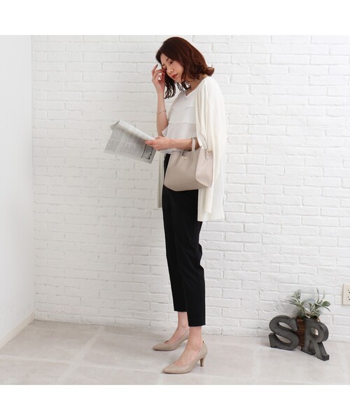 SHOO・LA・RUE（シューラルー）の「◆【SS－3L/美脚シルエット/3Dスキャン/オールシーズン可】 オンにもオフにも○ サテン スティックパンツ（その他パンツ・レディース・ライトベージュ/ライトグリーン/イエロー/ホワイト系/ブラック/ピンク系/ブルー/カーキ・01/04/02/03/05/10）」の16枚目の写真