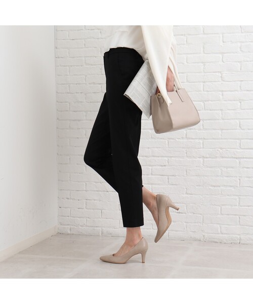 SHOO・LA・RUE（シューラルー）の「◆【SS－3L/美脚シルエット/3Dスキャン/オールシーズン可】 オンにもオフにも○ サテン スティックパンツ（その他パンツ・レディース・ライトベージュ/ライトグリーン/イエロー/ホワイト系/ブラック/ピンク系/ブルー/カーキ・01/04/02/03/05/10）」の19枚目の写真